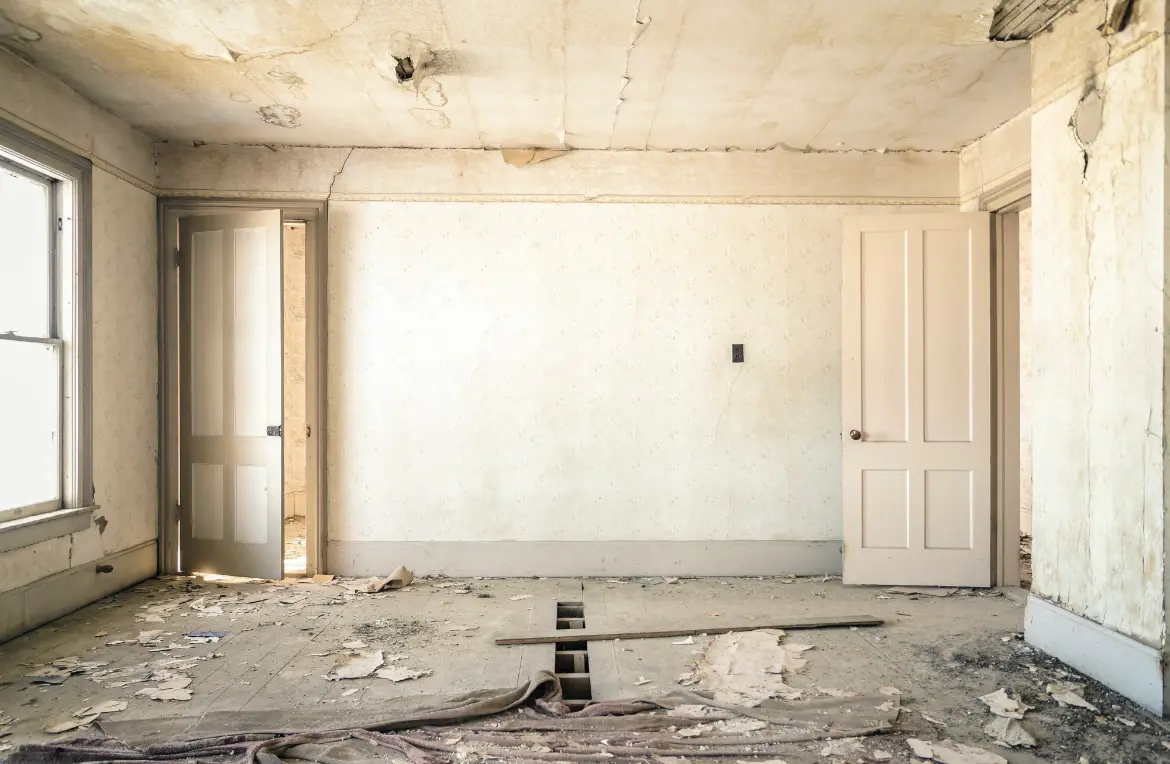 Waste disposal crew managing a cleanout project in Wynne